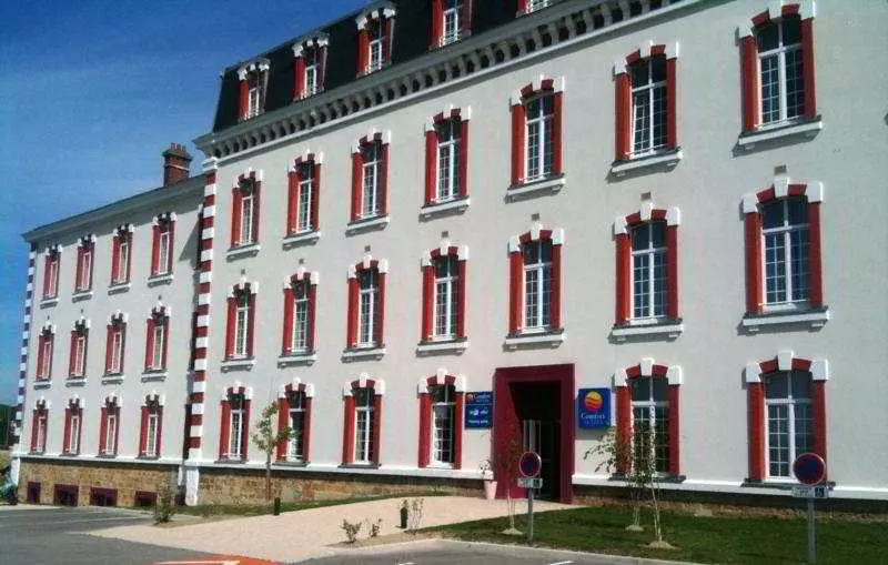 هتل Vacancéole Les Demeures Champenoises