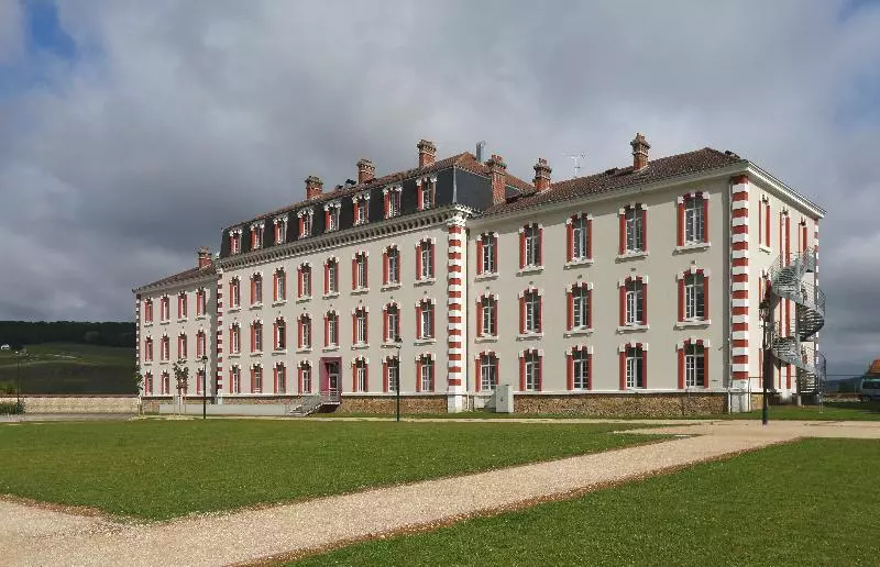 هتل Vacancéole Les Demeures Champenoises