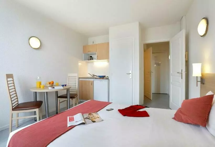 هتل Vacancéole Les Demeures Champenoises