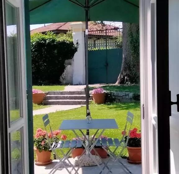 تختخواب و صبحانه Bed&breakfast Villa Camilla