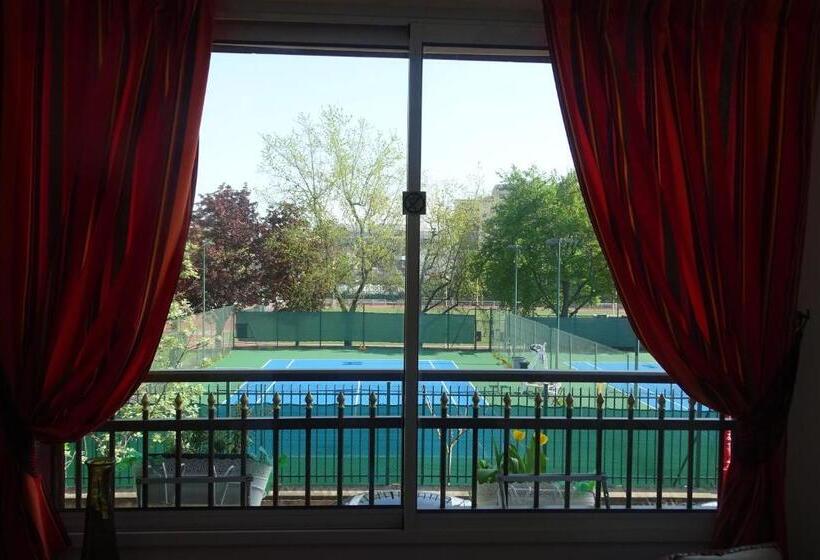 تختخواب و صبحانه La Bambouseraie