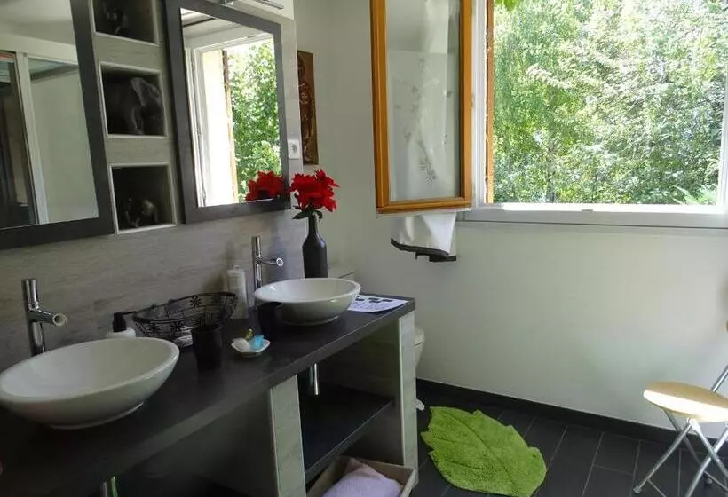 ベッドアンドブレックファースト La Bambouseraie