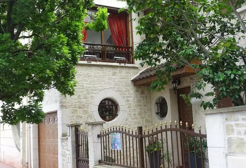 ベッドアンドブレックファースト La Bambouseraie