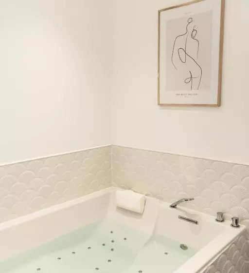 Bed and Breakfast Maison 1634 Parking, Petit Dejeuner Compris, Proche Centre, Climatisation, Piscine