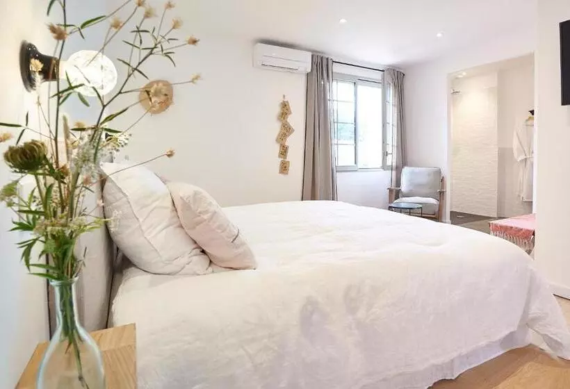 Bed and Breakfast Maison 1634 Parking, Petit Dejeuner Compris, Proche Centre, Climatisation, Piscine