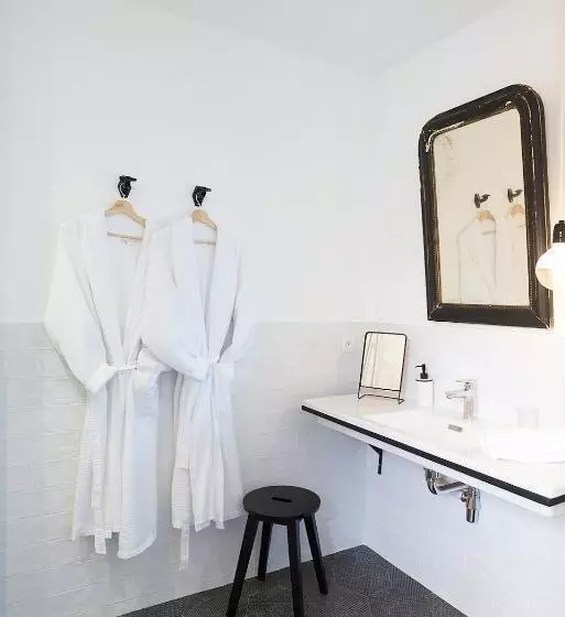 Bed and Breakfast Maison 1634 Parking, Petit Dejeuner Compris, Proche Centre, Climatisation, Piscine