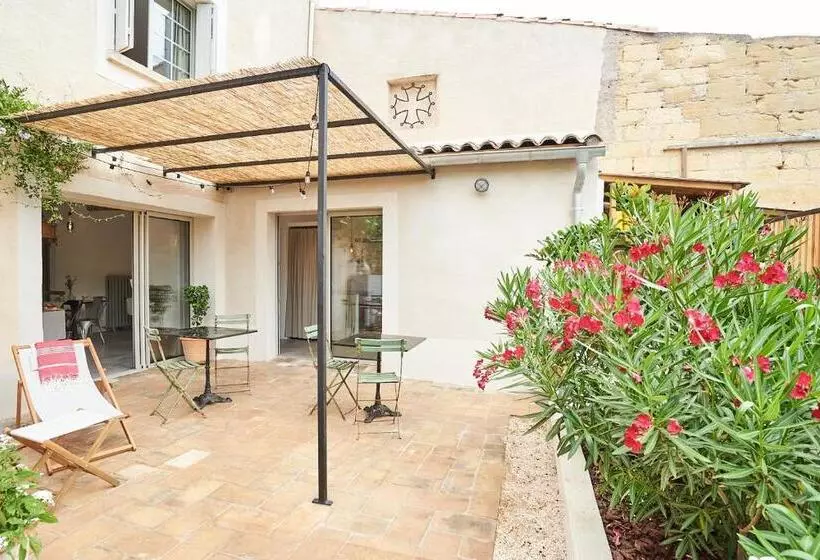 Bed and Breakfast Maison 1634 Parking, Petit Dejeuner Compris, Proche Centre, Climatisation, Piscine
