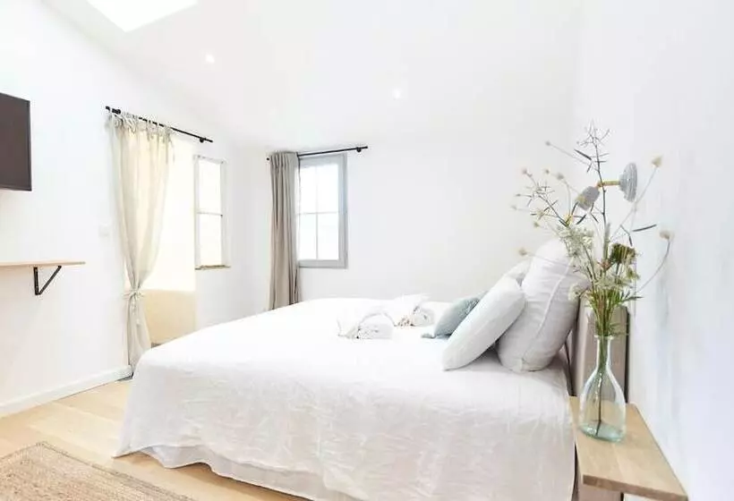 Bed and Breakfast Maison 1634 Parking, Petit Dejeuner Compris, Proche Centre, Climatisation, Piscine