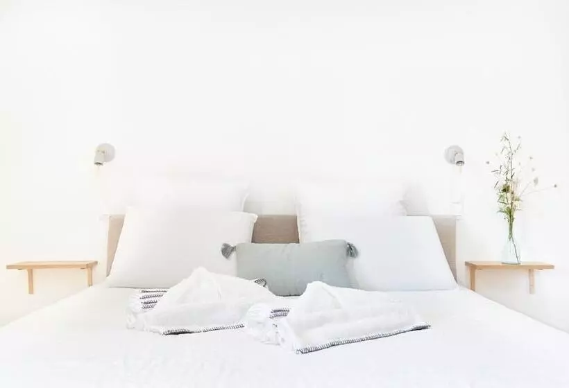 Bed and Breakfast Maison 1634 Parking, Petit Dejeuner Compris, Proche Centre, Climatisation, Piscine