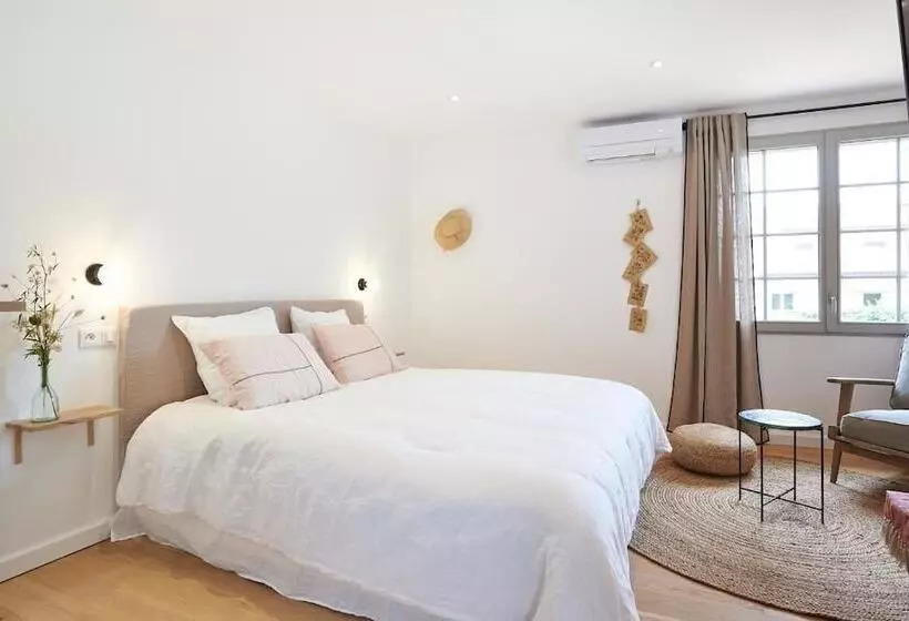 Bed and Breakfast Maison 1634 Parking, Petit Dejeuner Compris, Proche Centre, Climatisation, Piscine