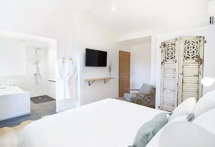 Bed and Breakfast Maison 1634 Parking, Petit Dejeuner Compris, Proche Centre, Climatisation, Piscine