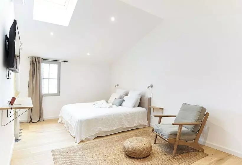 Bed and Breakfast Maison 1634 Parking, Petit Dejeuner Compris, Proche Centre, Climatisation, Piscine