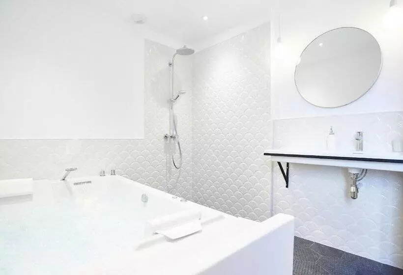 Bed and Breakfast Maison 1634 Parking, Petit Dejeuner Compris, Proche Centre, Climatisation, Piscine