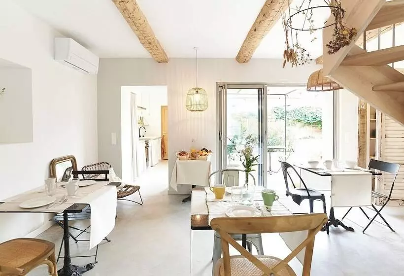 Bed and Breakfast Maison 1634 Parking, Petit Dejeuner Compris, Proche Centre, Climatisation, Piscine
