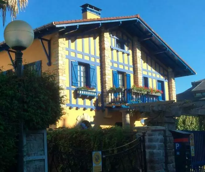 Aamiaismajoitus (B&B) Suites Mendibil Irun