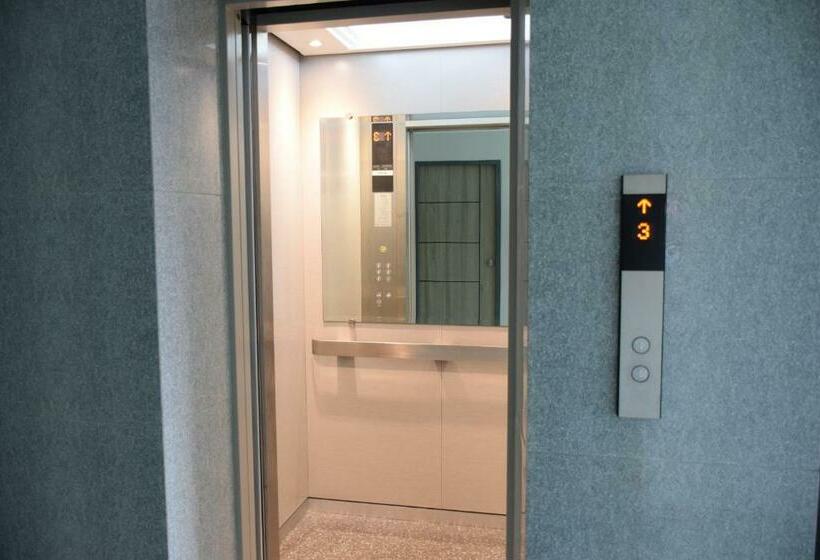 ホテル The Grace Kok Udom