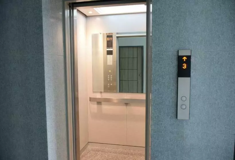 Hotelli The Grace Kok Udom