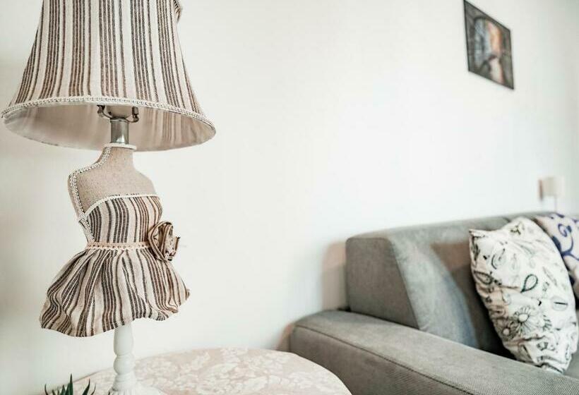 تختخواب و صبحانه Angelica Home