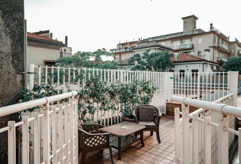 تختخواب و صبحانه Angelica Home