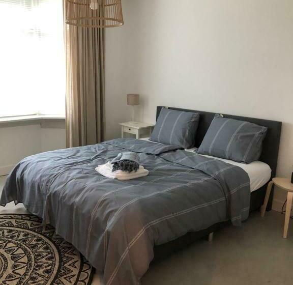 مبيت وإفطار Het Doktershuys