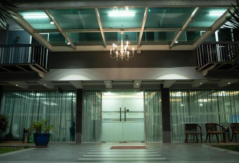 酒店 Capital O 90490 Zaques