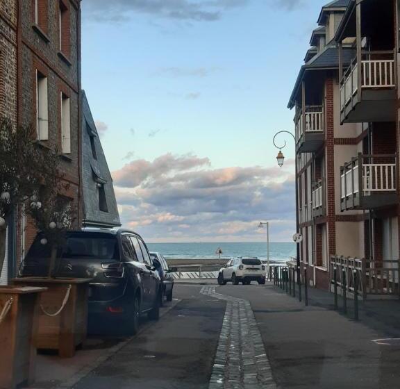 تختخواب و صبحانه La Maison D Yport