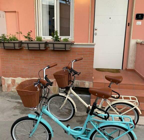 تختخواب و صبحانه Flyhouse Fiumicino