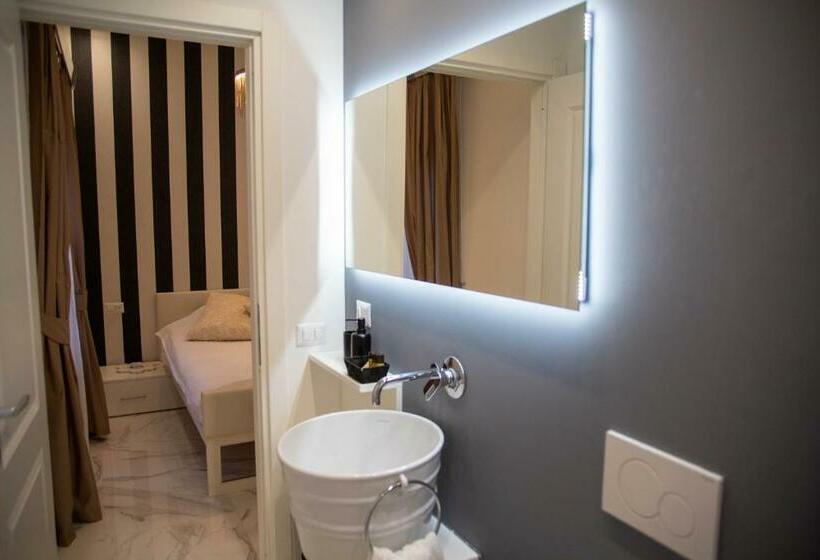 تختخواب و صبحانه Flyhouse Fiumicino