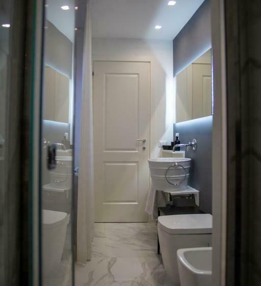 تختخواب و صبحانه Flyhouse Fiumicino