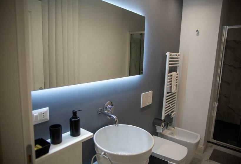 تختخواب و صبحانه Flyhouse Fiumicino