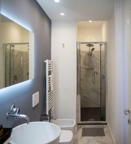 تختخواب و صبحانه Flyhouse Fiumicino