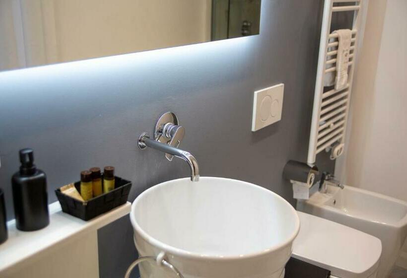 تختخواب و صبحانه Flyhouse Fiumicino