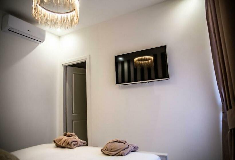 تختخواب و صبحانه Flyhouse Fiumicino