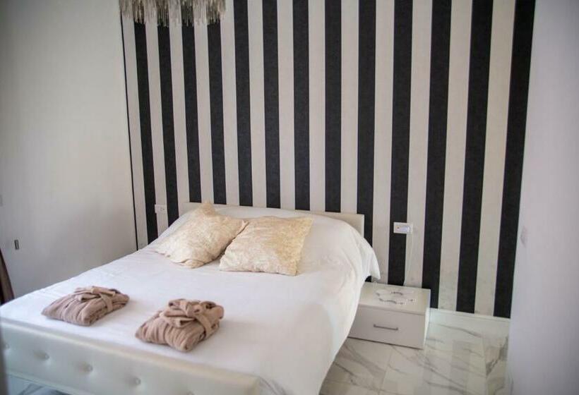 تختخواب و صبحانه Flyhouse Fiumicino