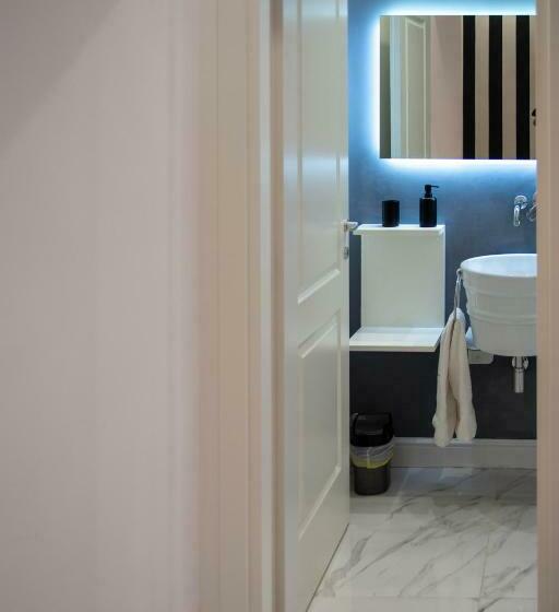 تختخواب و صبحانه Flyhouse Fiumicino