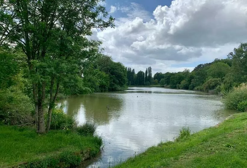 Aamiaismajoitus (B&B) Domaine Du Pont Salmois