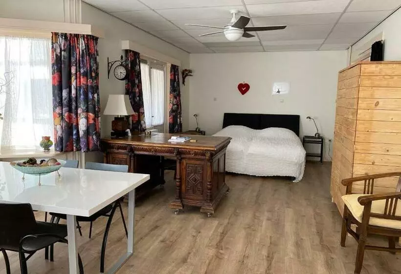 Aamiaismajoitus (B&B) Rumah Senang