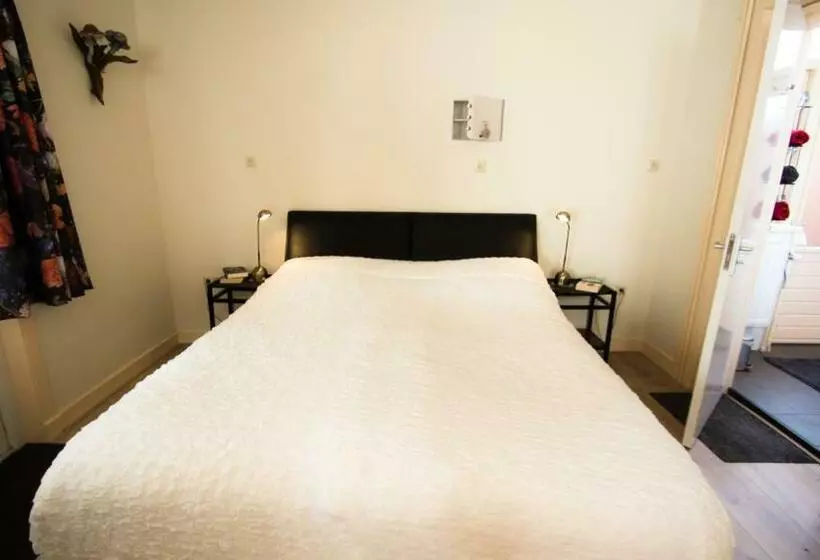 Aamiaismajoitus (B&B) Rumah Senang