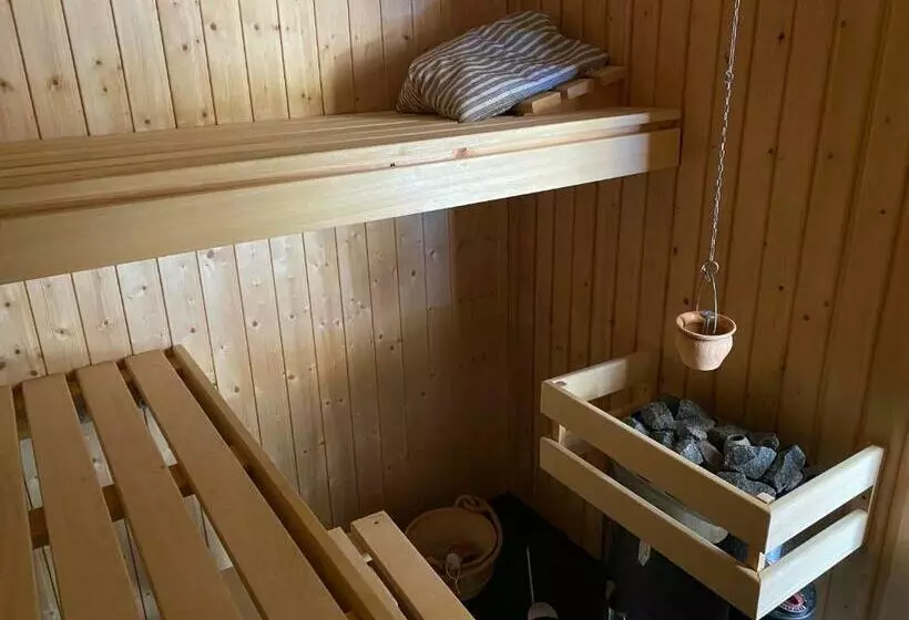 Aamiaismajoitus (B&B) Rumah Senang