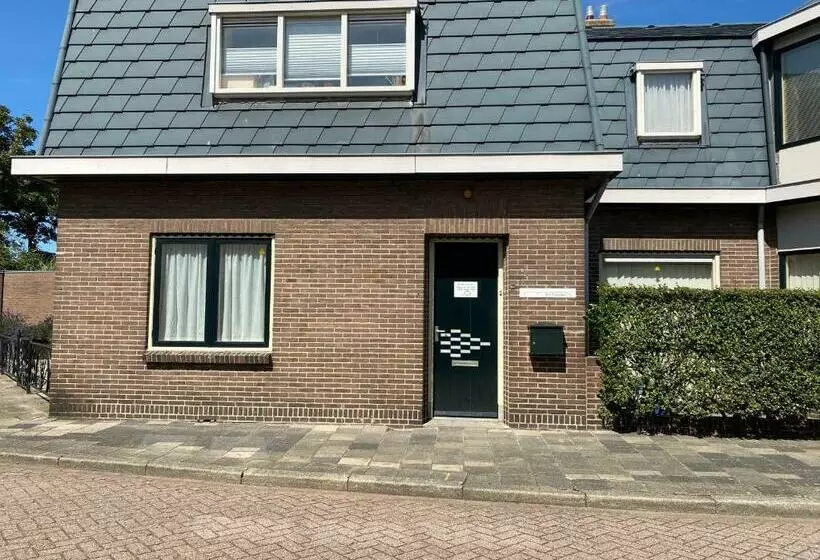 Aamiaismajoitus (B&B) Rumah Senang