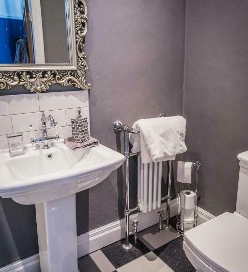 مبيت وإفطار Shibden Hall View