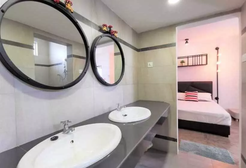 Hotelli Mwv Suite Room