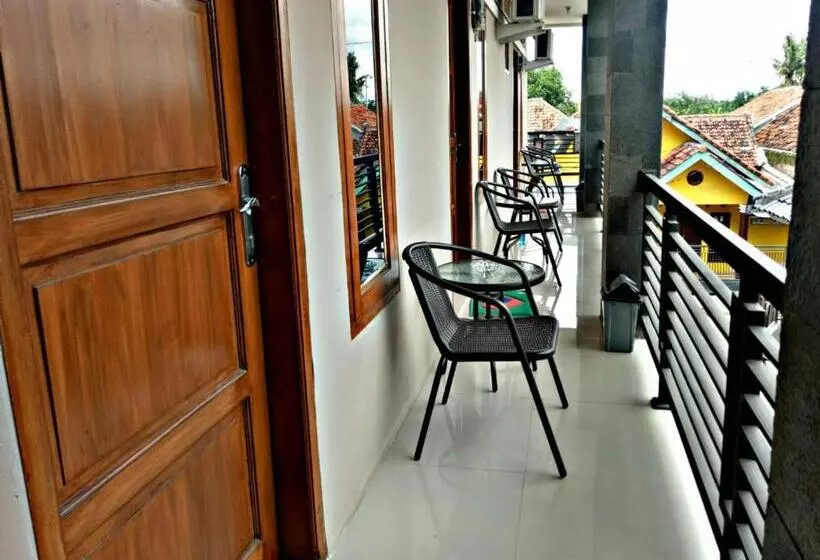 Hotelli Wisma Andali Syariah Near Rsud Cideres