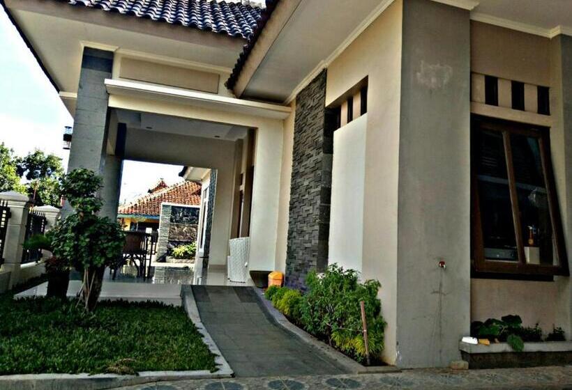 Hotell Wisma Andali Syariah Near Rsud Cideres