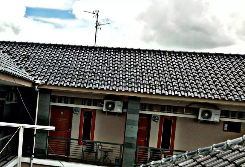 Hotelli Wisma Andali Syariah Near Rsud Cideres