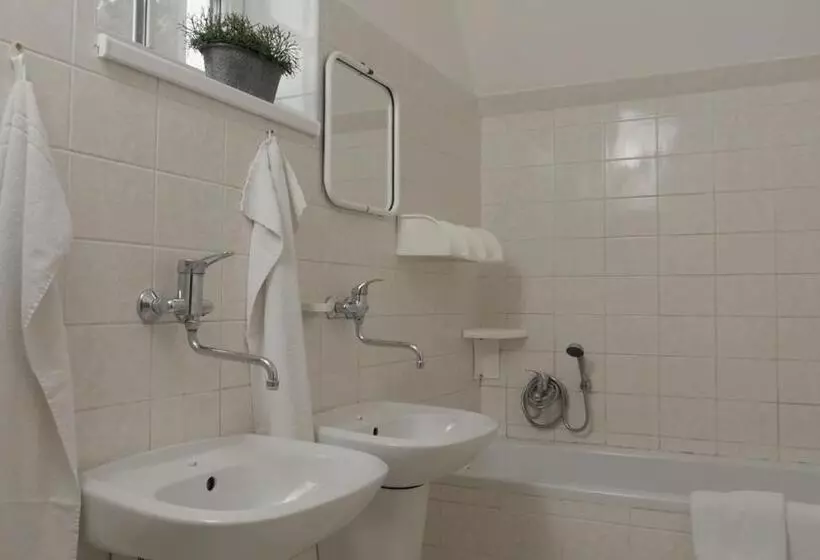 Majatalo Sola Gratia