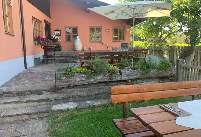 ユースホステル Koschak Wirt & Weinbauer