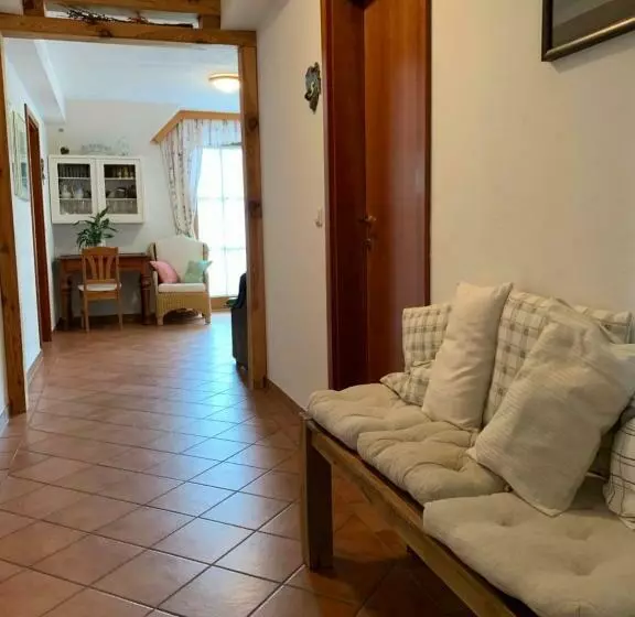 ユースホステル Koschak Wirt & Weinbauer