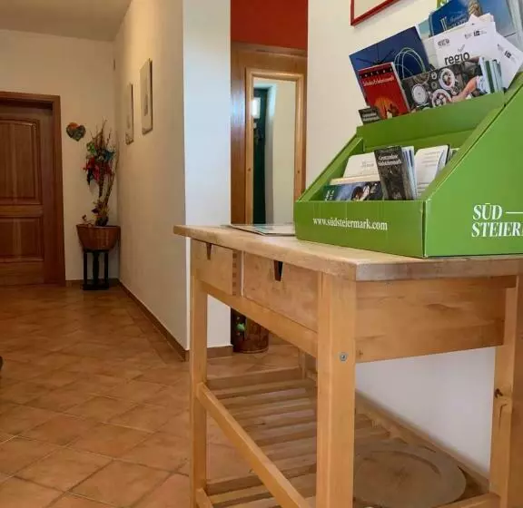 ユースホステル Koschak Wirt & Weinbauer