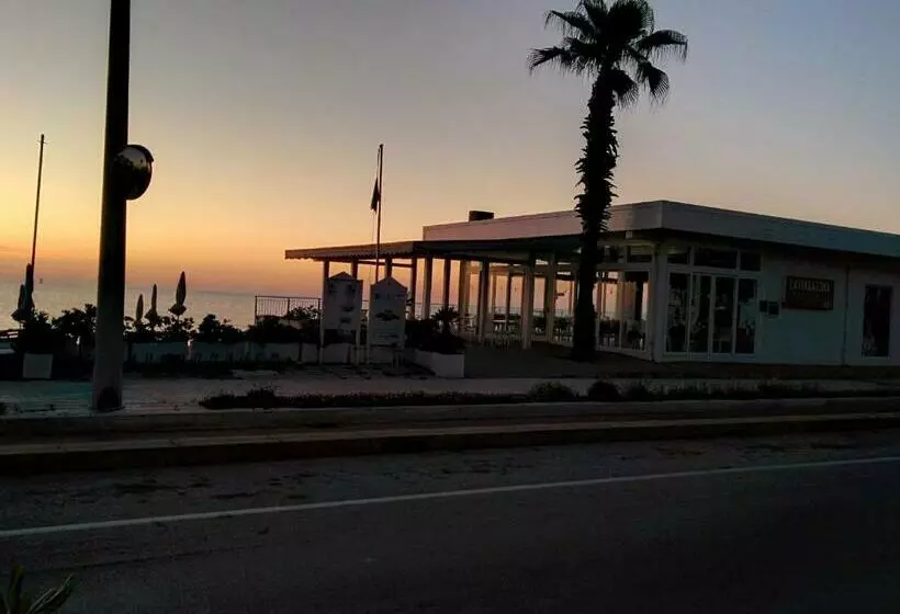 Aamiaismajoitus (B&B) Frontemare Faleria1